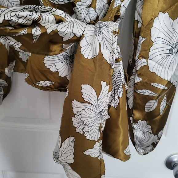 Top - Picture 4 of 5